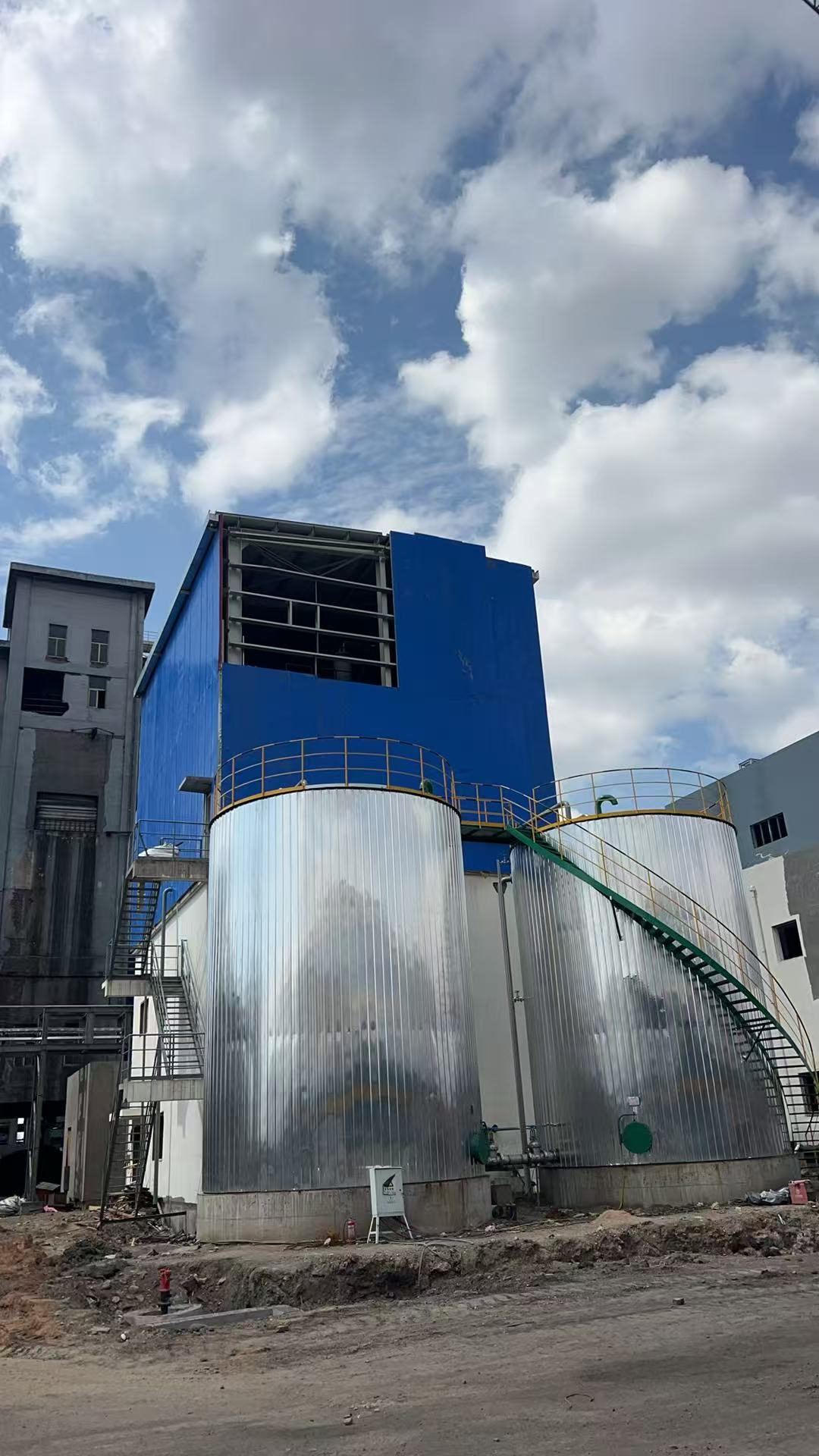 公司承建的乌海榕鑫150t/h干熄焦项目、污水处理项目、贮焦仓项目施工中