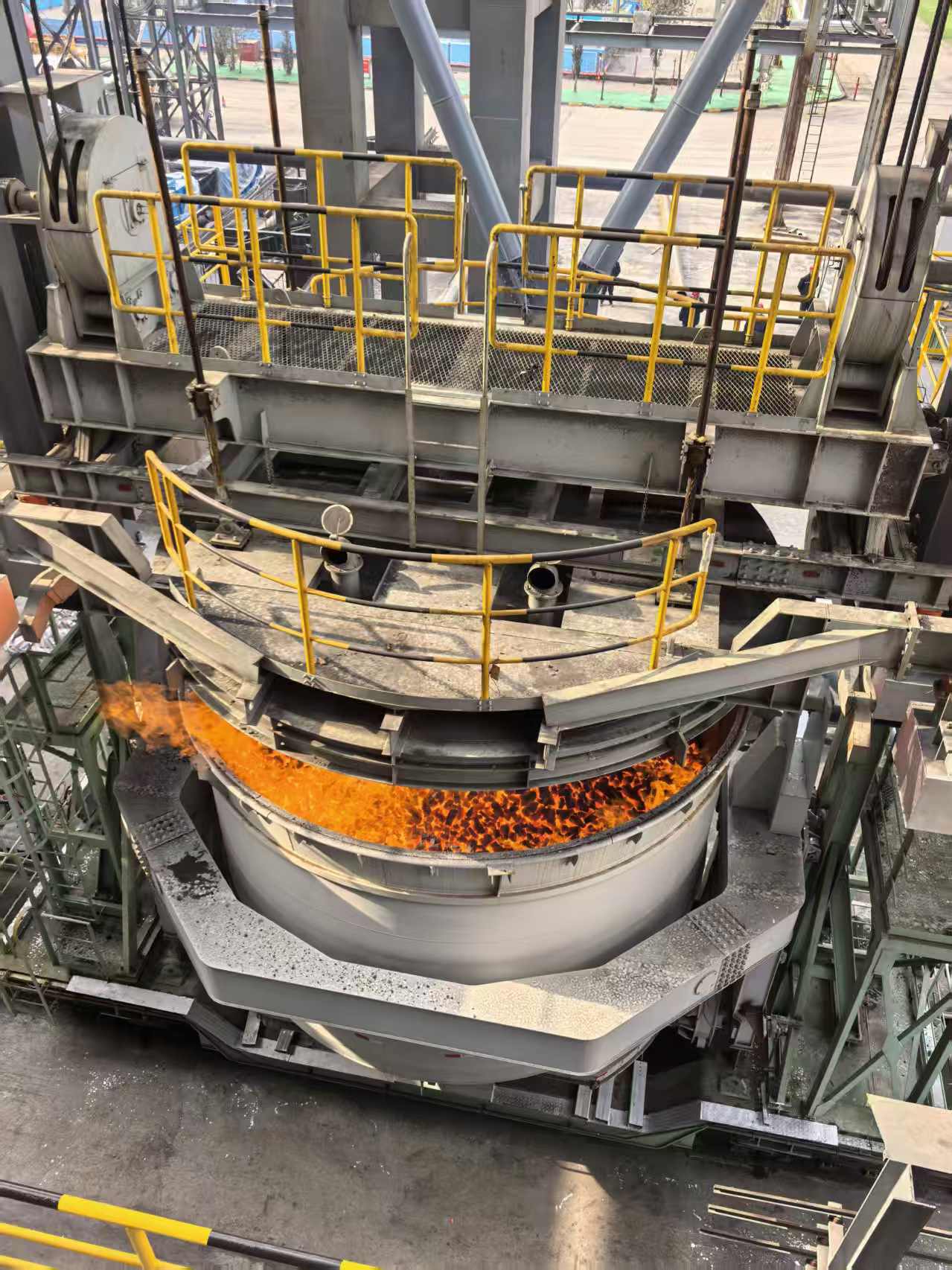 公司承建的乌海市榕鑫能源实业有限责任公司150t/h干熄焦余热发电及配套工程项目投红焦