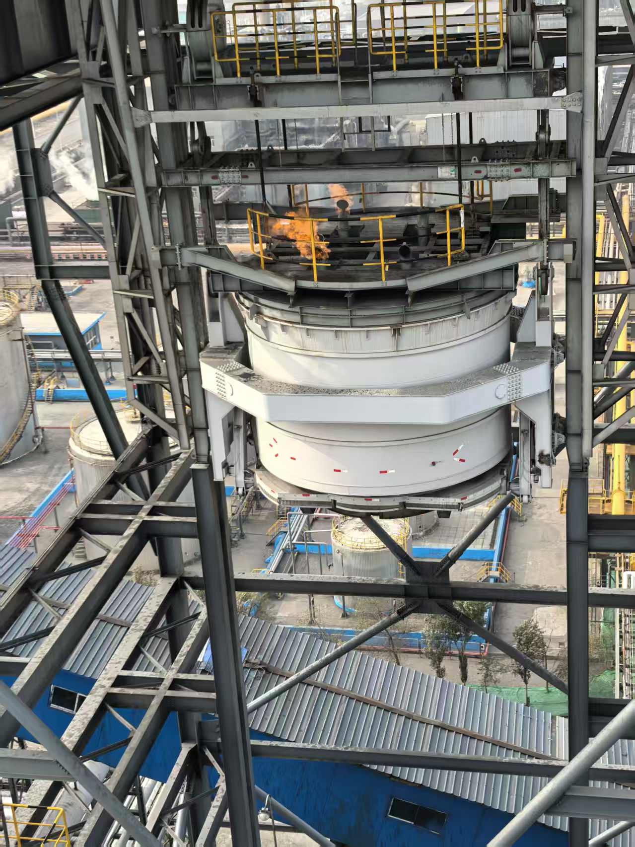 公司承建的乌海市榕鑫能源实业有限责任公司150t/h干熄焦余热发电及配套工程项目投红焦