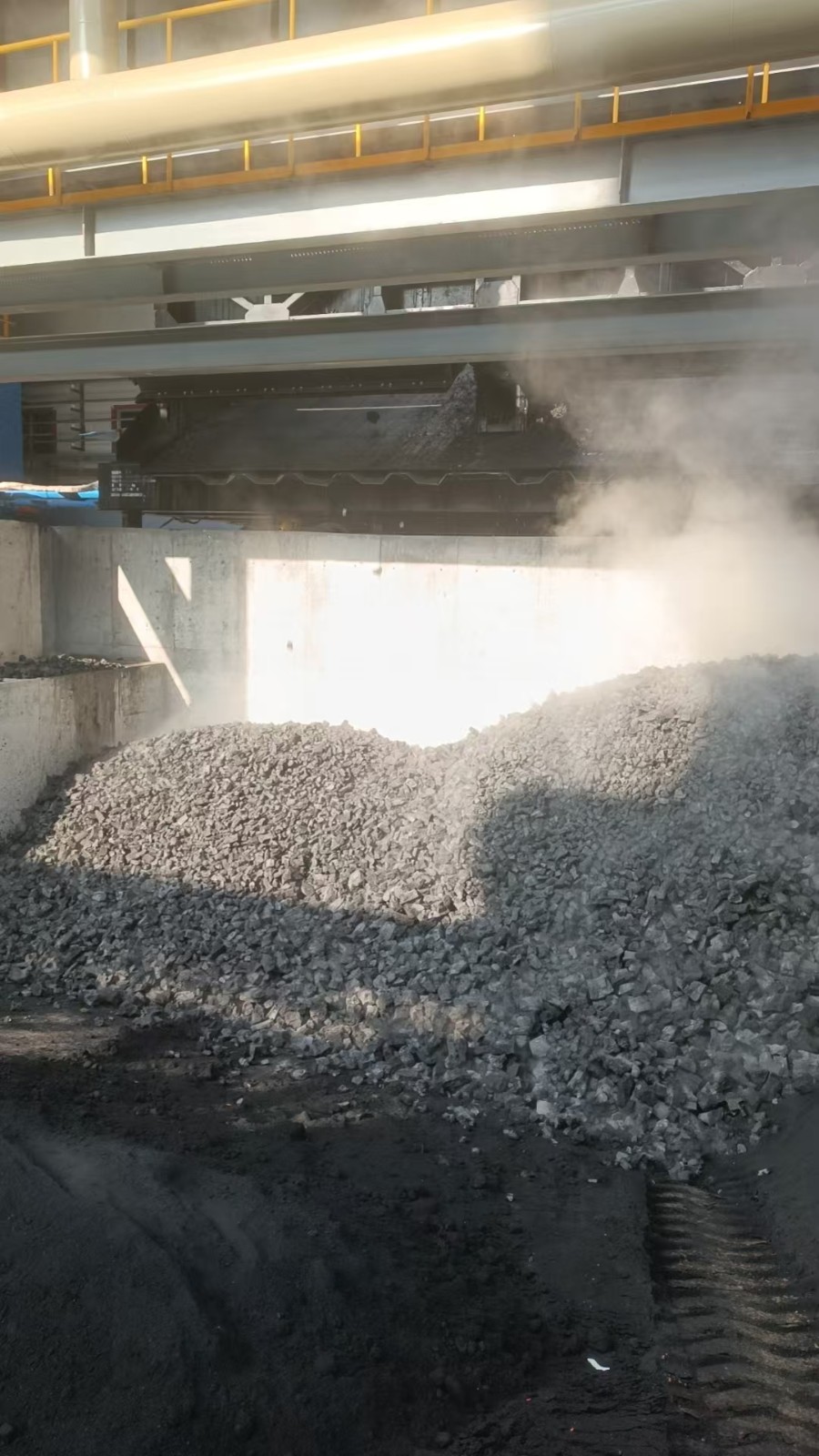 公司承建的兰鑫钢铁集团有限公司120万吨/年焦化项目1#焦炉投产出焦